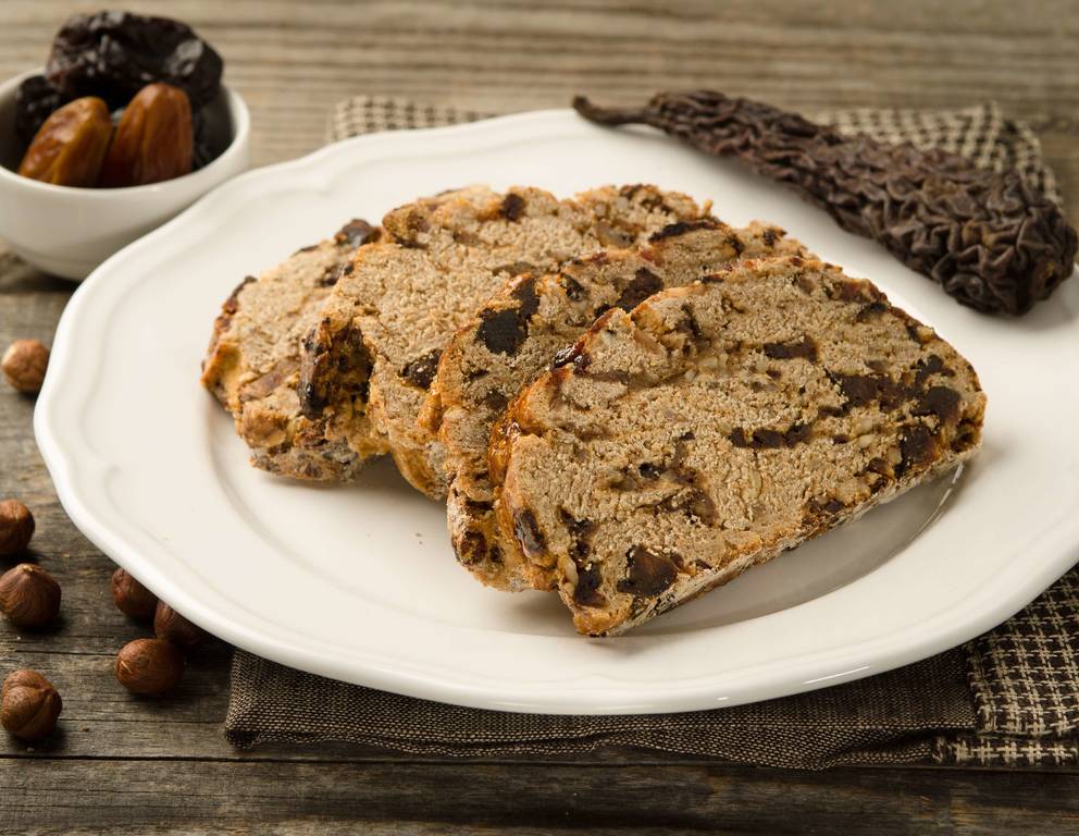 Kletzenbrot mit Haselnüssen Kletzenbrot mit Haselnüssen