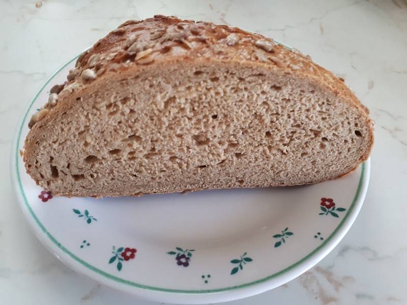 Joghurt-Dinkel-Sonnenblumenkern-Brot