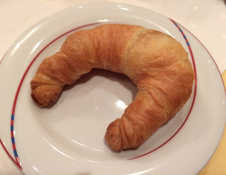 Croissants mit Butter Croissants mit Butter