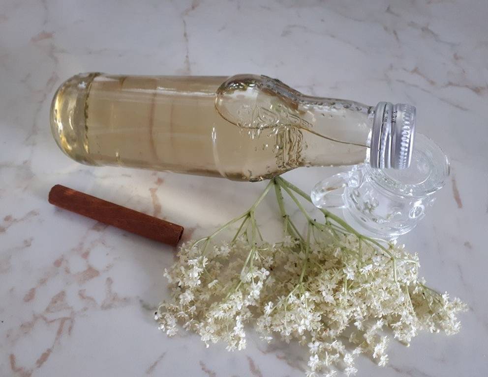 Hollerblütenrum Hollerblütenrum