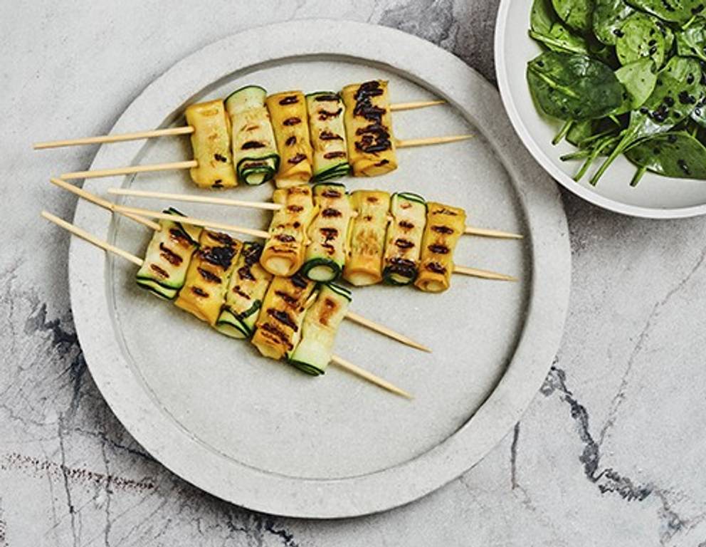 Zucchini-Spieße mit Mozzarella Zucchini-Spieße mit Mozzarella