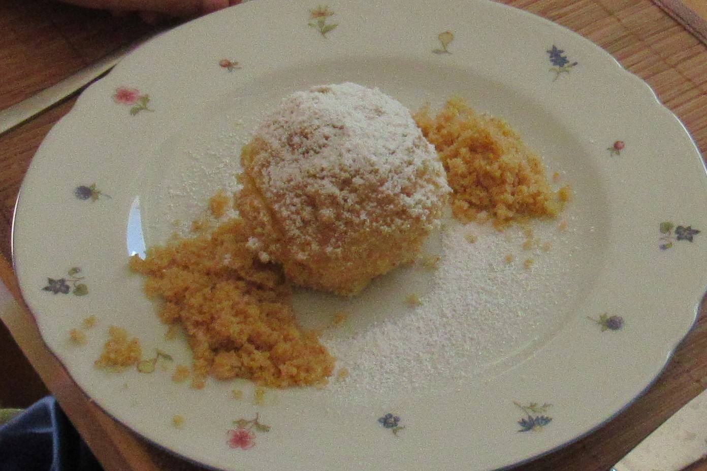 Marillenknödel aus Topfenteig