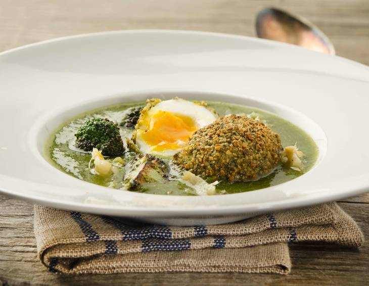 Brokkoli-Suppe mit gebackenem Ei Brokkoli-Suppe mit gebackenem Ei