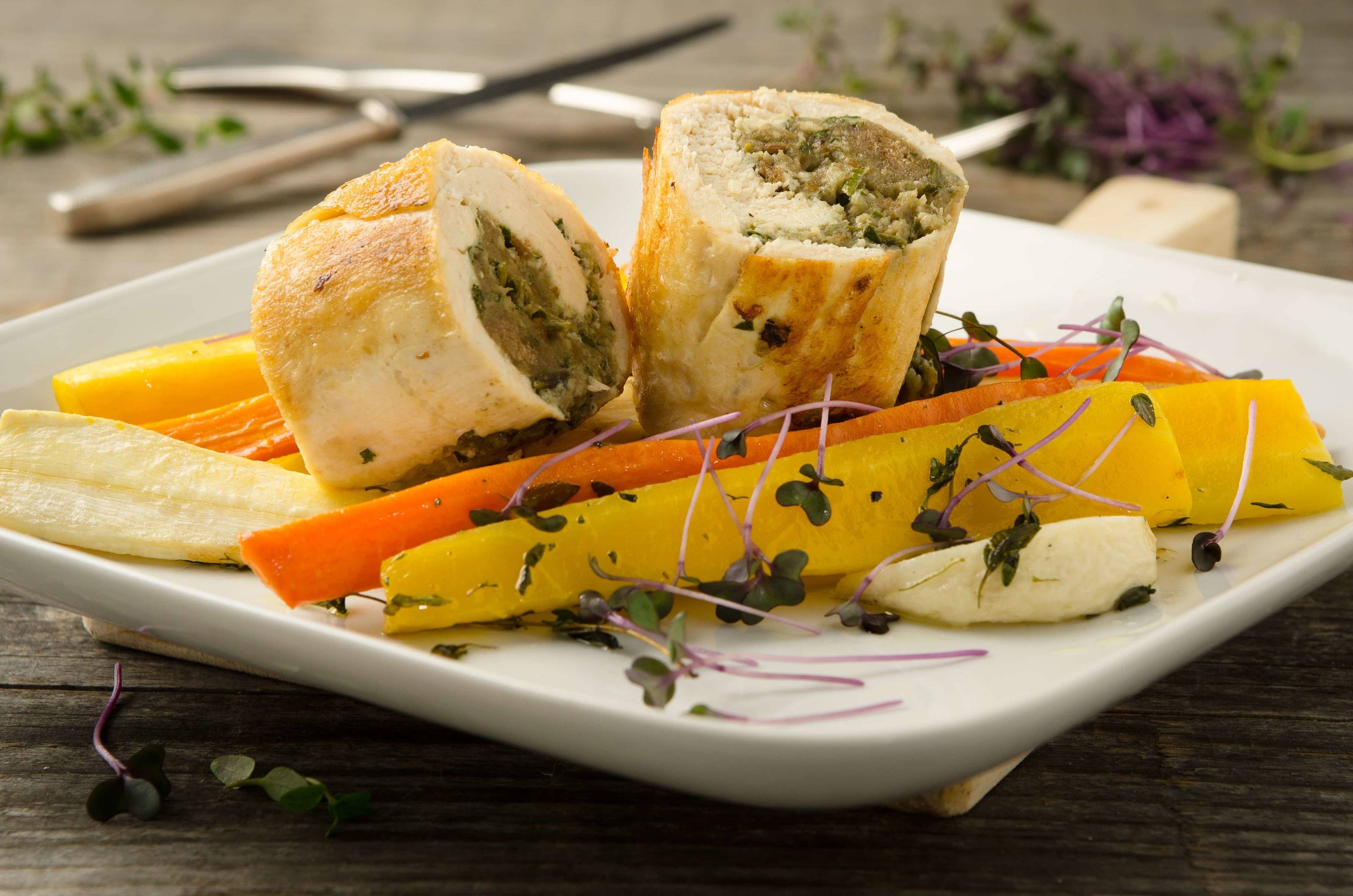 Gefüllte Hühnerbrust mit Pilzen auf Wurzelgemüse Rezept - ichkoche.de Gefüllte Hühnerbrust mit Pilzen auf Wurzelgemüse Rezept - ichkoche.de