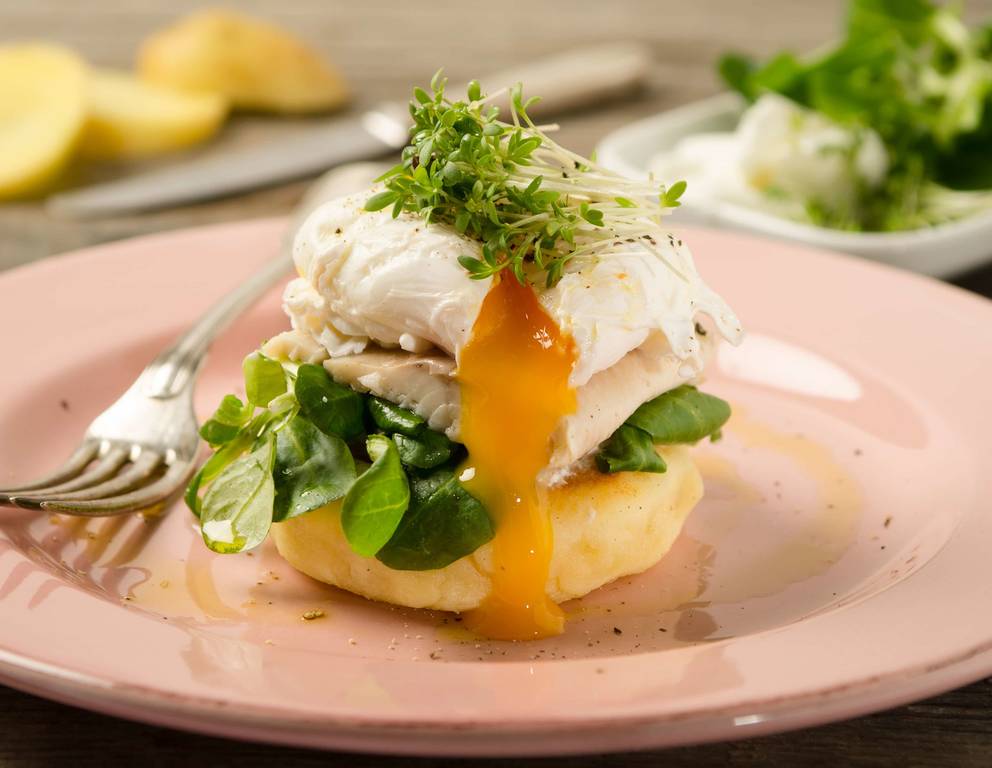 Erdäpfellaibchen mit geräuchertem Saibling und pochiertem Ei Erdäpfellaibchen mit geräuchertem Saibling und pochiertem Ei