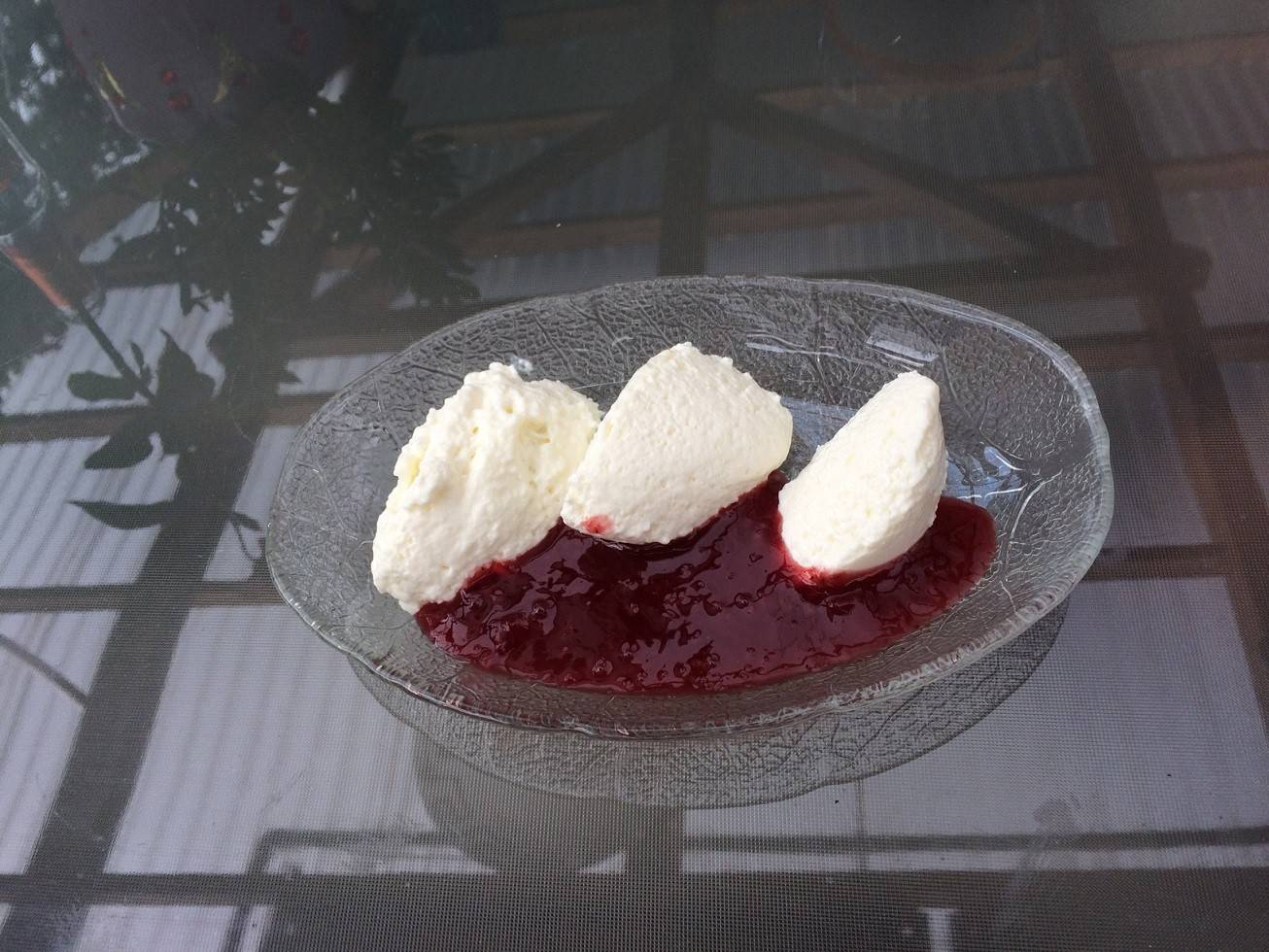 Joghurtmousse mit Fruchtsauce Rezept - ichkoche.de
