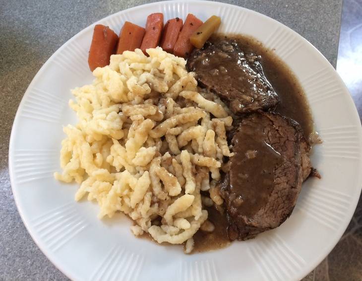 Rindsbraten mit Spätzle Rindsbraten mit Spätzle