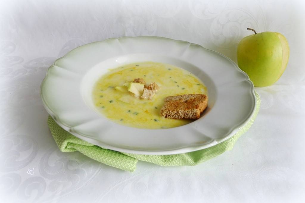 Apfel-Sellerie-Suppe Rezept - ichkoche.de Apfel-Sellerie-Suppe Rezept - ichkoche.de