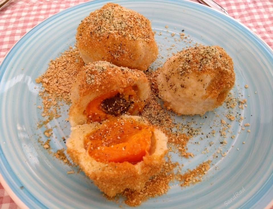 Marillenknödel aus Topfenteig