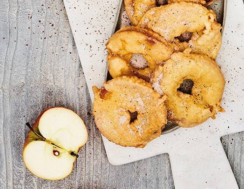 Gebackene Apfelradln mit Mostzabaione und Zimtzucker Rezept