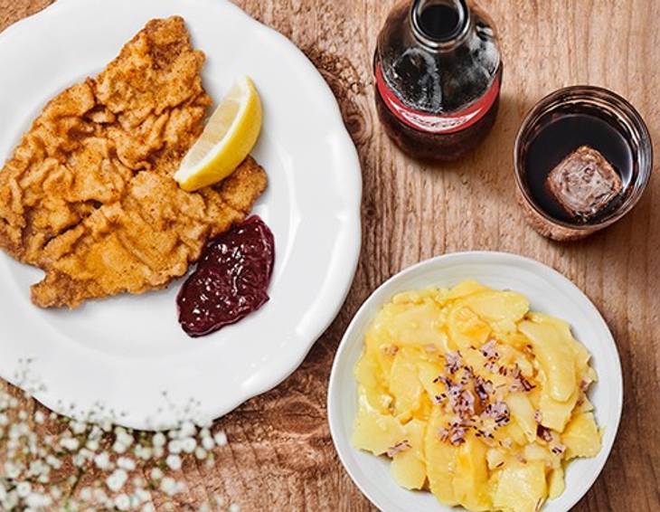Wiener Schnitzel mit Oma‘s Erdäpfelsalat Wiener Schnitzel mit Oma‘s Erdäpfelsalat
