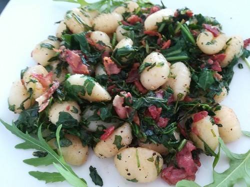 Gnocchi mit Speck und Rucola