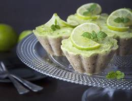 Limetten-Cupcakes ohne Backen mit Avocado und Cashew Limetten-Cupcakes ohne Backen mit Avocado und Cashew