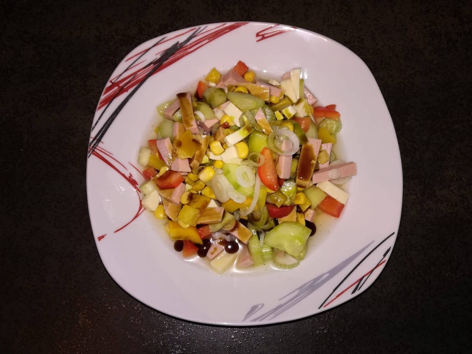 Bunter Wurstsalat Rezept - ichkoche.ch Bunter Wurstsalat Rezept - ichkoche.ch