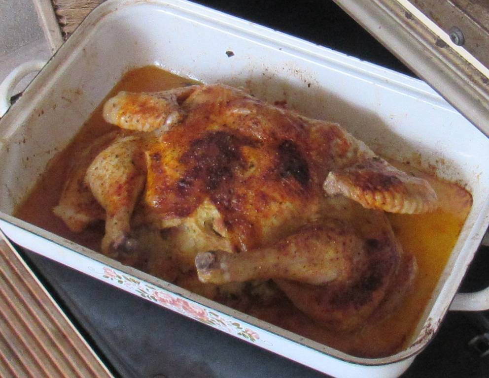 Gefülltes Brathuhn, entbeint Gefülltes Brathuhn, entbeint