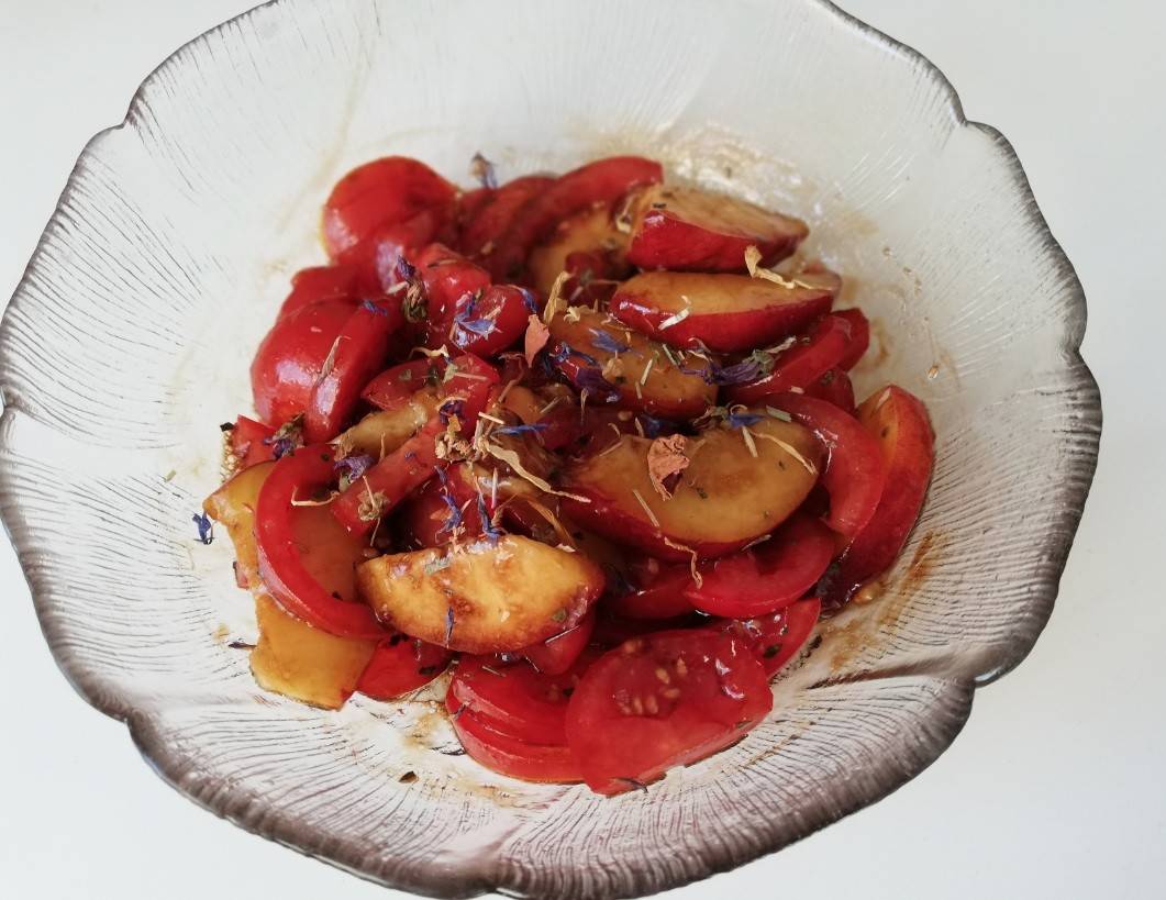 Tomaten-Pfirsich-Salat