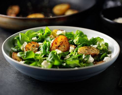 Vogerlsalat mit Mozzarella und gebackenen Erdäpfeln Rezept - ichkoche.at