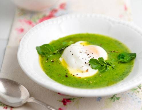 Spinatsuppe mit pochiertem Ei Rezept - ichkoche.de Spinatsuppe mit pochiertem Ei Rezept - ichkoche.de