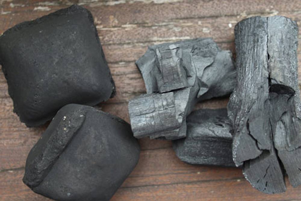 Grillen mit Kohle oder Briketts? Grillen mit Kohle oder Briketts?