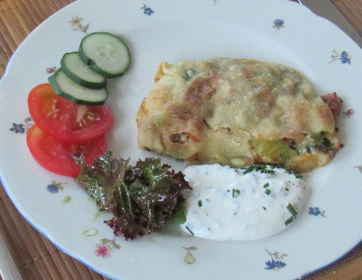 Gemüsestrudel mit Schnittlauchsauce Gemüsestrudel mit Schnittlauchsauce