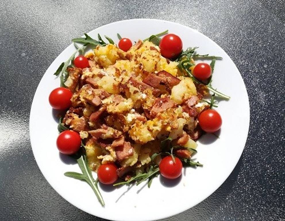 Röstkartoffel mit Leberkäse und Ei Röstkartoffel mit Leberkäse und Ei