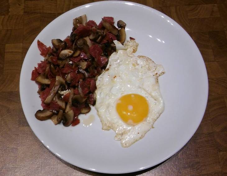 Champignongröstl mit Spiegelei Champignongröstl mit Spiegelei