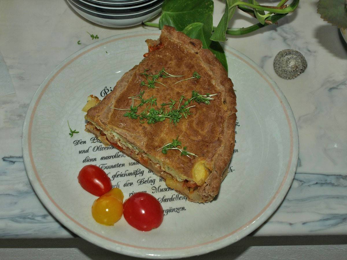 Zucchini-Tomatenquiche mit Schimmelkäse Rezept - ichkoche.de Zucchini-Tomatenquiche mit Schimmelkäse Rezept - ichkoche.de