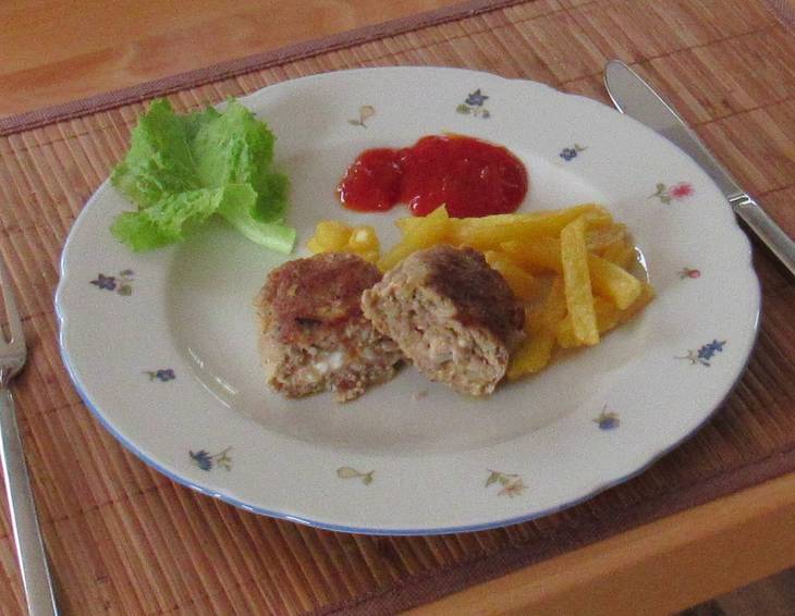 Faschierte Laibchen mit Feta Faschierte Laibchen mit Feta