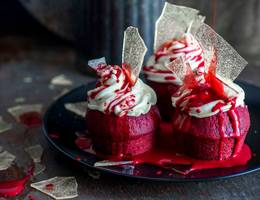 Red Velvet Cupcakes für Halloween