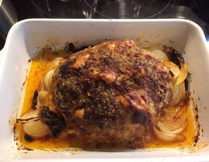 Faschierter Braten mit Käse-Schinkenstiften und Bröselkruste Faschierter Braten mit Käse-Schinkenstiften und Bröselkruste