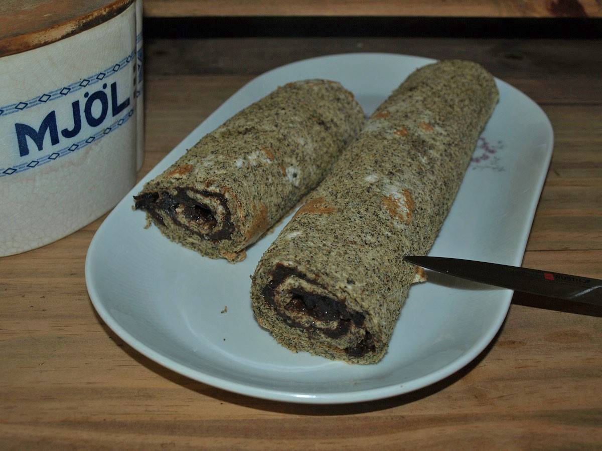 Biskuitroulade mit Hanfmehl