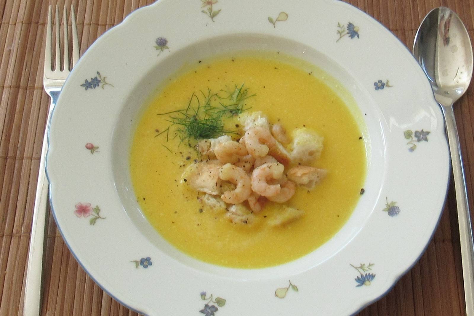 Kürbissuppe mit Shrimps