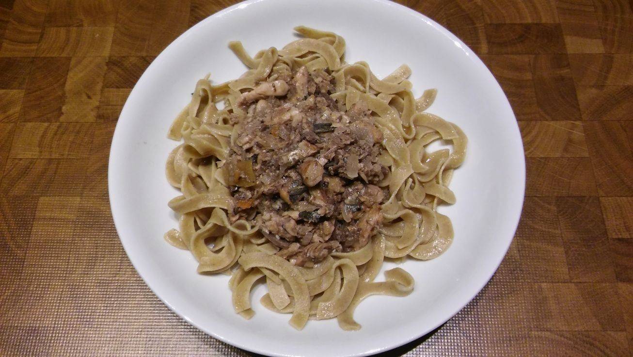 Nudeln mit Sardinensauce