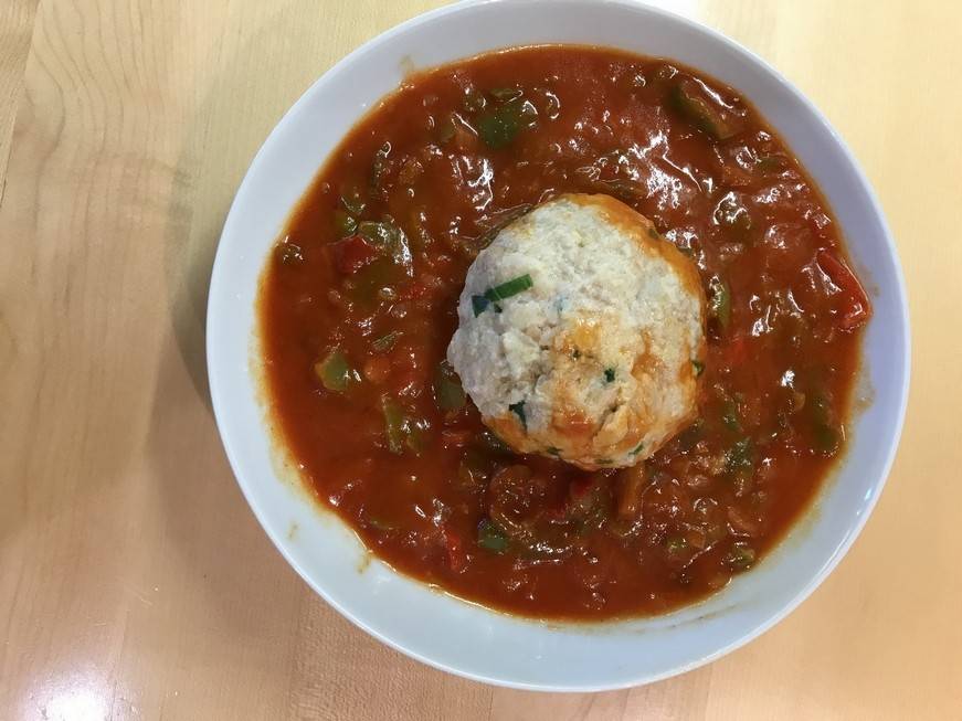 Spinatknödel mit Letscho Rezept - ichkoche.de Spinatknödel mit Letscho Rezept - ichkoche.de