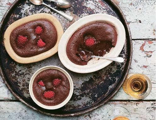 Schnelle Schokoküchlein mit Himbeeren