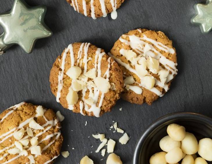 Glutenfreie Haferflocken Kekse mit Macadamianüssen Glutenfreie Haferflocken Kekse mit Macadamianüssen