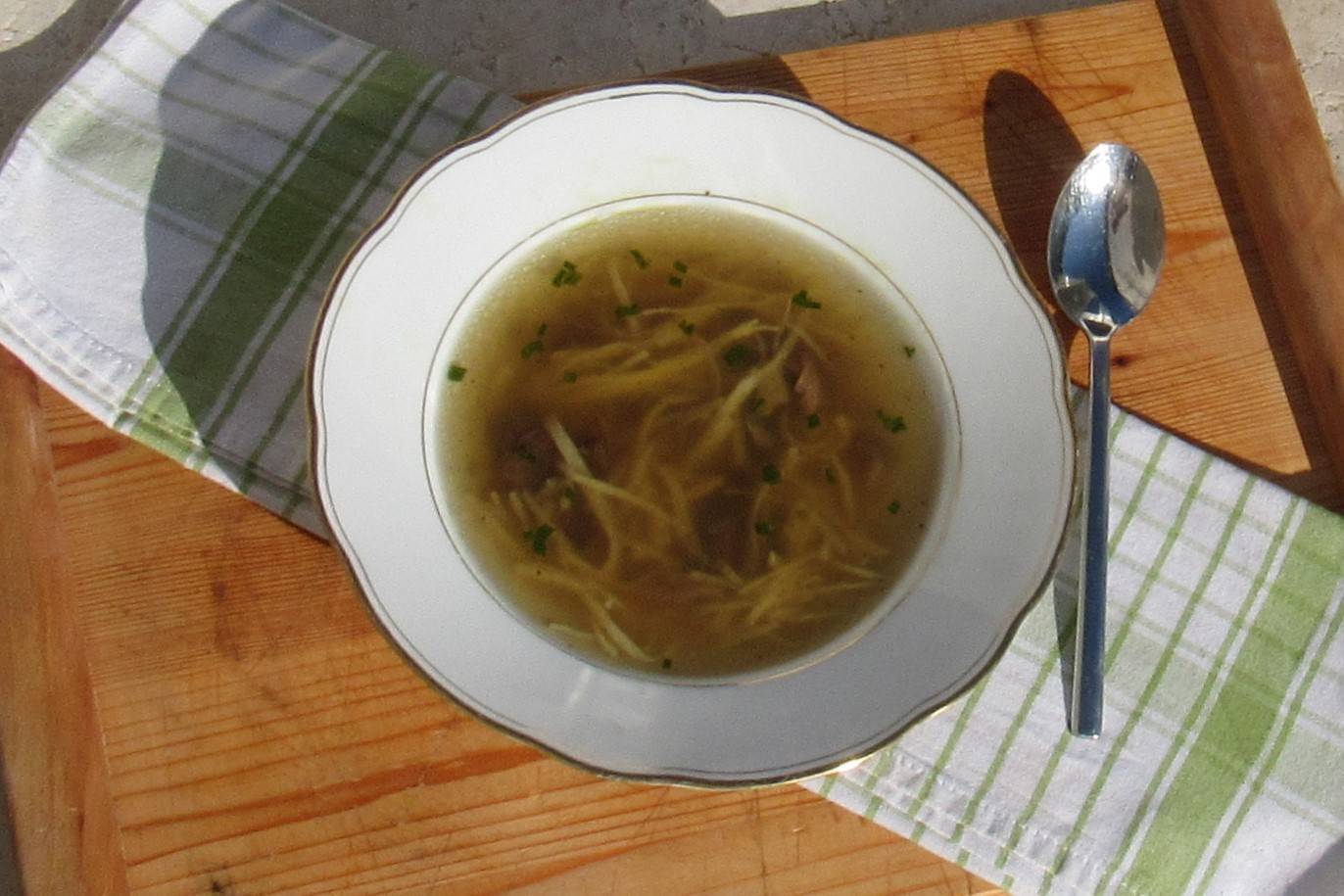 Einfache Hühnersuppe
