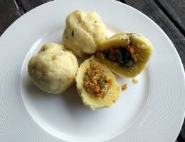 Kartoffelknödel mit Kürbis-Zucchinifüllung Kartoffelknödel mit Kürbis-Zucchinifüllung