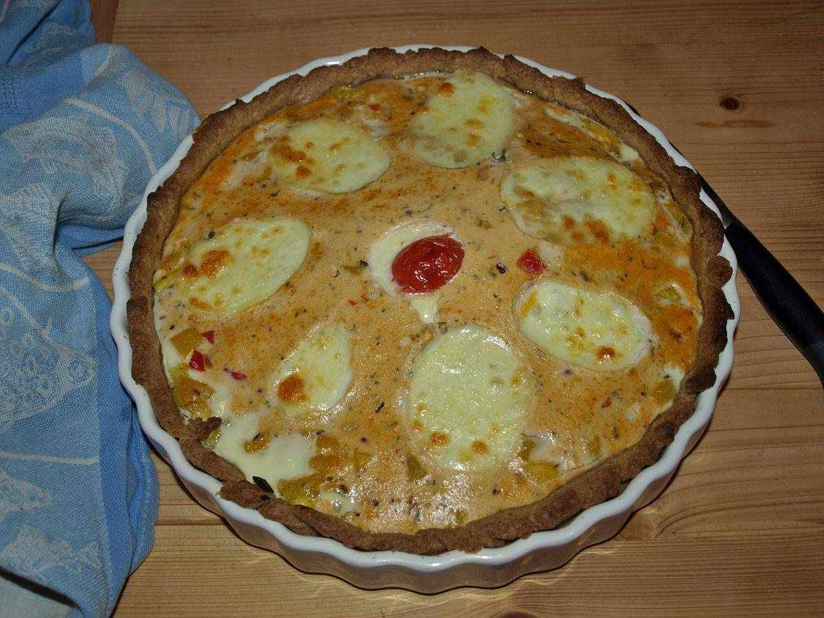 Curryquiche mit Zucchini und Tomaten