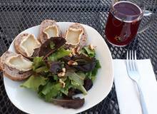 Herbstlicher Salat mit Ziegenkäse Herbstlicher Salat mit Ziegenkäse