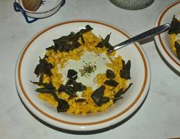 Kürbisspätzle in Österkronsauce mit knusprigem Salbei Kürbisspätzle in Österkronsauce mit knusprigem Salbei