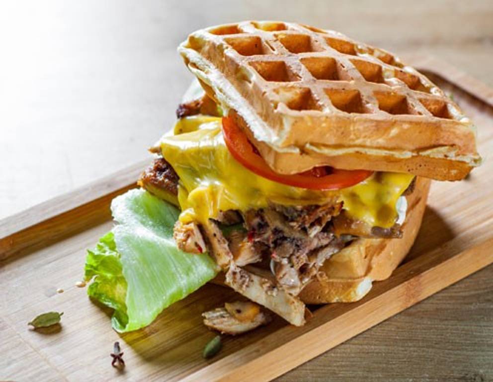 Waffel-Burger mit Huhn Waffel-Burger mit Huhn