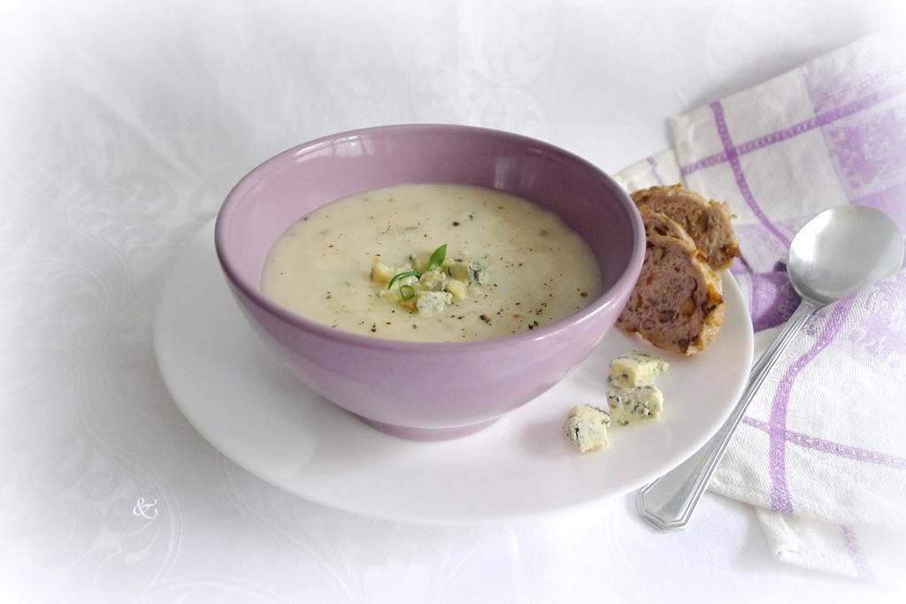 Rahmsuppe mit Schimmelkäse Rezept - ichkoche.de