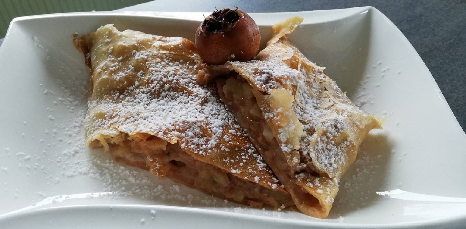 Mispel Strudel