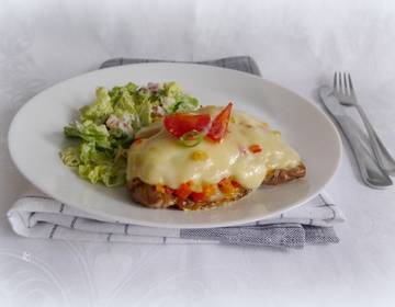 Schnitzel mit Gemüse überbacken Schnitzel mit Gemüse überbacken