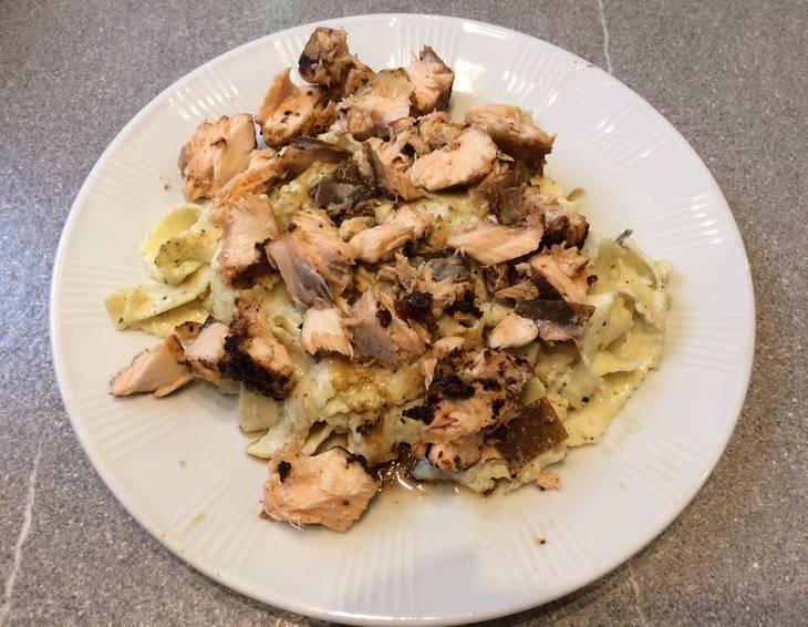 Gebratener Lachs auf Tagliatelle Gebratener Lachs auf Tagliatelle