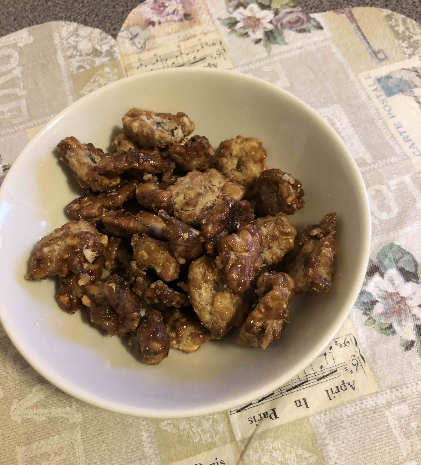 Karamellisierte salzige Walnüsse Rezept - ichkoche.de Karamellisierte salzige Walnüsse Rezept - ichkoche.de