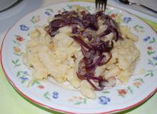 Käsenockerln mit Zwiebeln Käsenockerln mit Zwiebeln