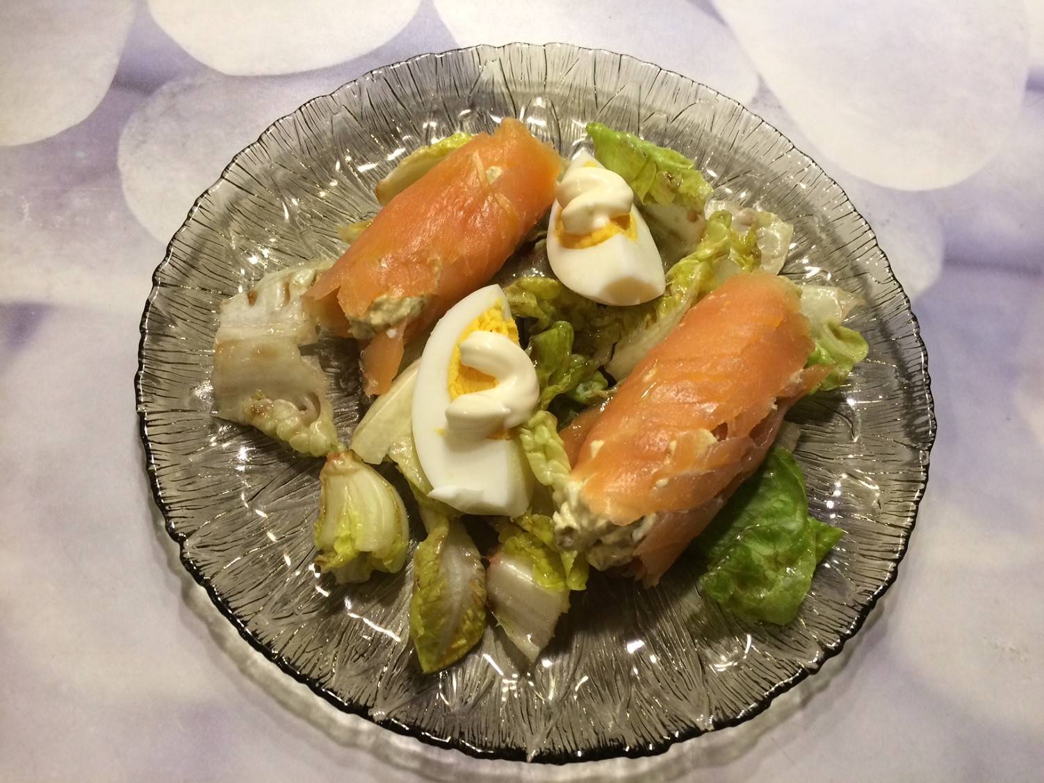 Gefüllte Lachsröllchen Rezept - ichkoche.de Gefüllte Lachsröllchen Rezept - ichkoche.de