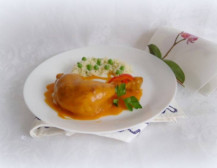 Hendlkeulen mit Paprikasauce Hendlkeulen mit Paprikasauce